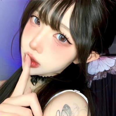 院子里的女人